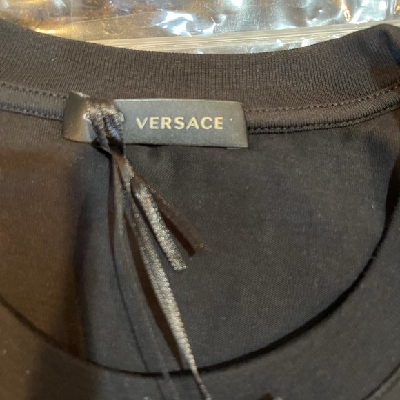 Small Versace t shirt - Picture 6 of 9